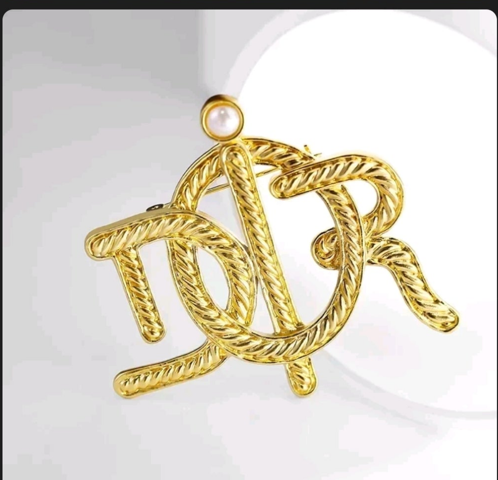 XILIANGFEIZI Clearance Sale Custom Jewelry Luxury
D Letter Brooch Alloy Natural Pearl Vintage Brooch