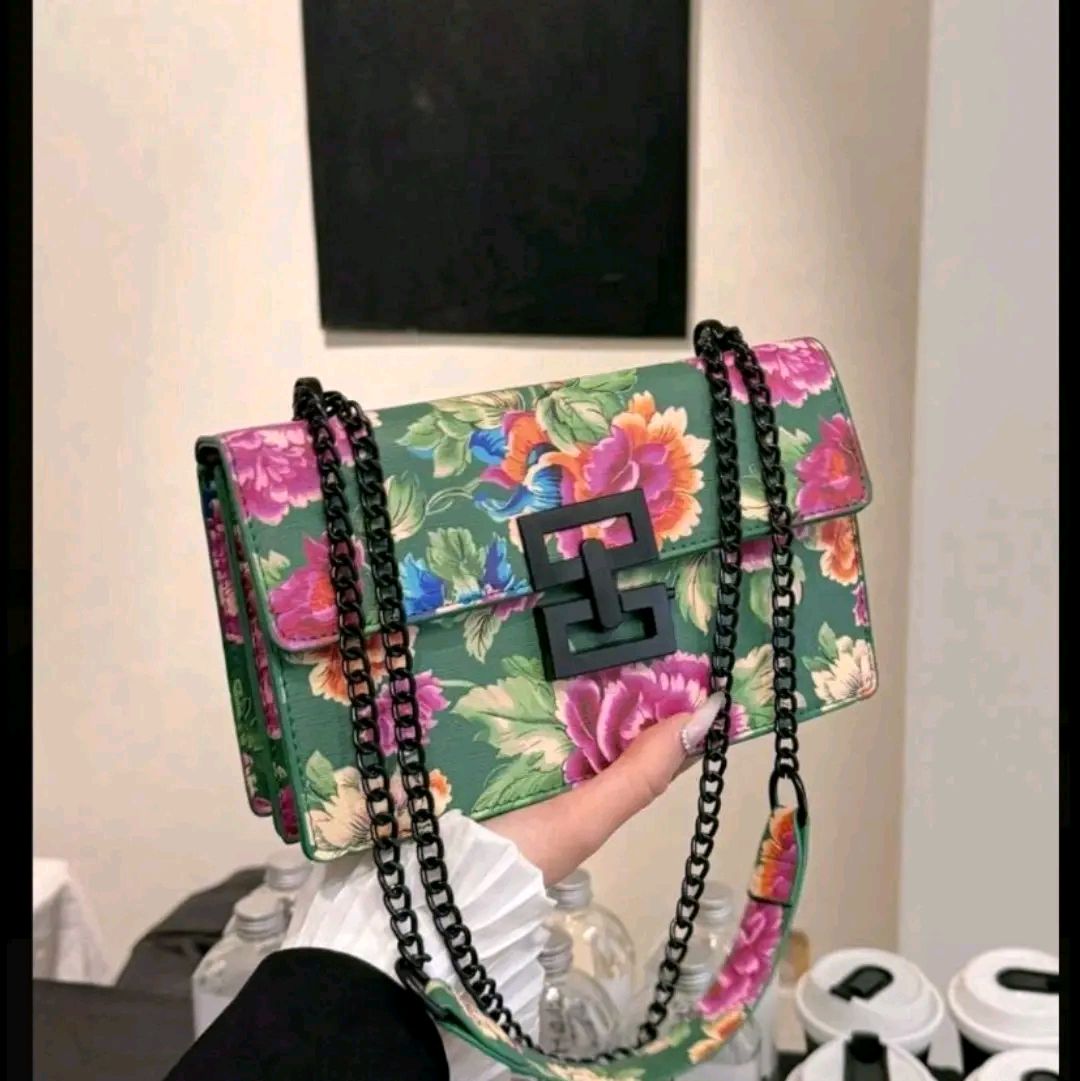 Women Fashionable Chain One Shoulder Accordion Bag, Suitable For Work, White-Collar And Daily Travel