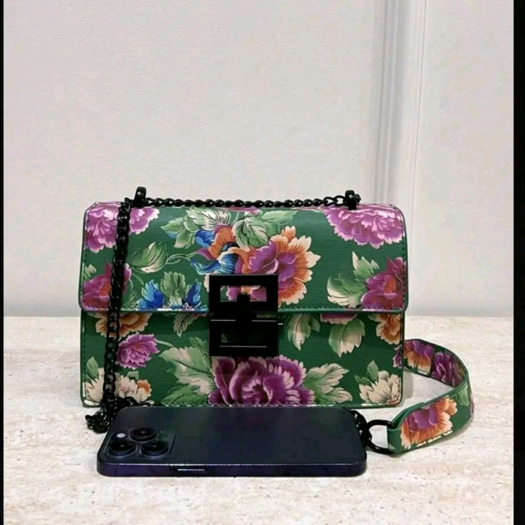 Women Fashionable Chain One Shoulder Accordion Bag, Suitable For Work, White-Collar And Daily Travel