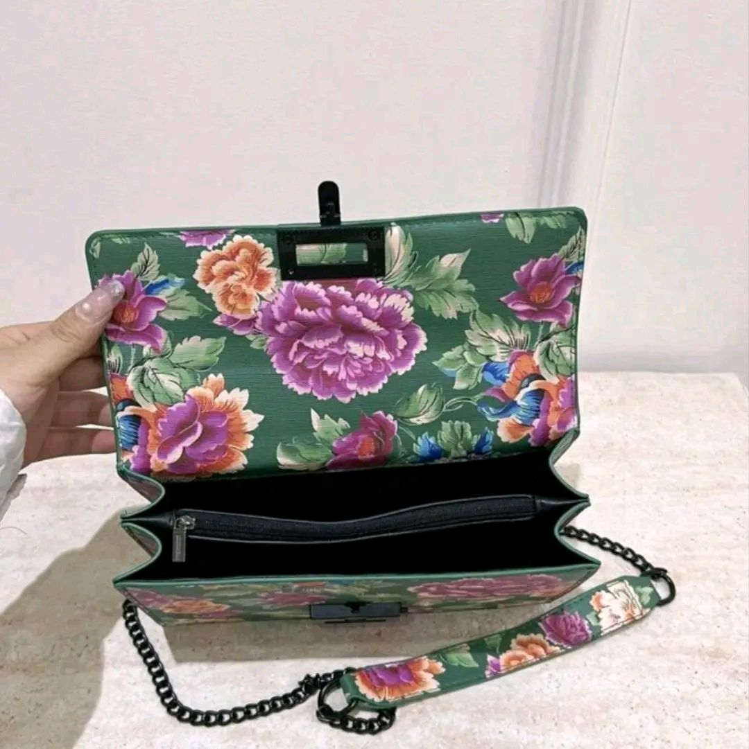 Women Fashionable Chain One Shoulder Accordion Bag, Suitable For Work, White-Collar And Daily Travel